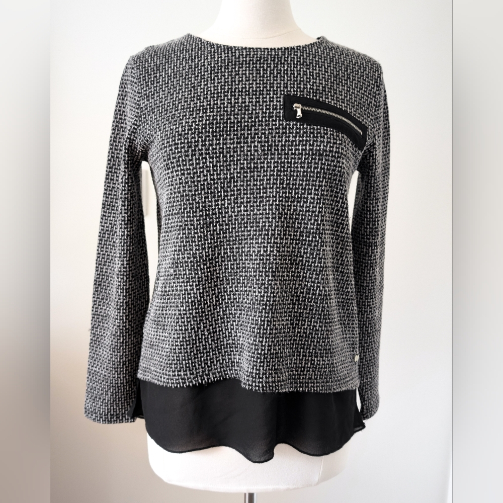 MADE IN CANADA - Point Zero gray and black houndstooth knit top MEDIUM